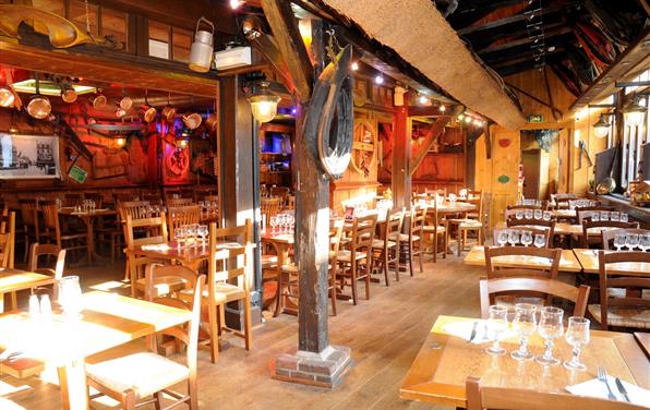 Restaurant La Taverne des deux Augustins, restaurant traditionnel, brasserie, hôtel 2 étoiles, hôtel de charme, hôtel bord de mer à Etretat, Seine Maritime, Normandie