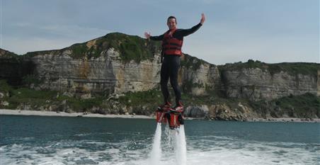 Tim Jet, jet-ski, buggy près de l'Hôtel restaurant La Taverne des deux Augustins, hôtel 2 étoiles, hôtel de charme, restaurant traditionnel, brasserie, hôtel bord de mer à Etretat, Seine Maritime, Normandie