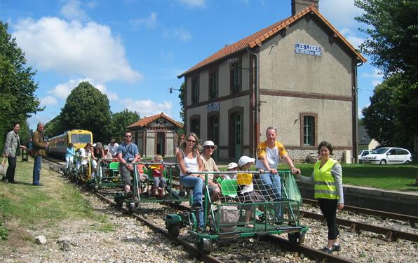 Vélo Rail près de l'Hôtel restaurant La Taverne des deux Augustins, hôtel 2 étoiles, hôtel de charme, restaurant traditionnel, brasserie, hôtel bord de mer à Etretat, Seine Maritime, Normandie