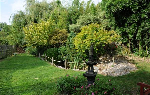 Les Jardins de Louanne près de l'Hôtel restaurant La Taverne des deux Augustins, hôtel 2 étoiles, hôtel de charme, restaurant traditionnel, brasserie, hôtel bord de mer à Etretat, Seine Maritime, Normandie