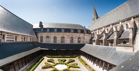 Abbaye de Montivilliers près de l'Hôtel restaurant La Taverne des deux Augustins, hôtel 2 étoiles, hôtel de charme, restaurant traditionnel, brasserie, hôtel bord de mer à Etretat, Seine Maritime, Normandie