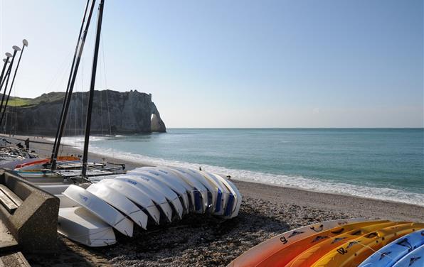Sports nautiques près de l'Hôtel restaurant La Taverne des deux Augustins, hôtel 2 étoiles, hôtel de charme, restaurant traditionnel, brasserie, hôtel bord de mer à Etretat, Seine Maritime, Normandie