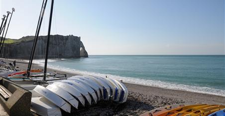 Sports nautiques près de l'Hôtel restaurant La Taverne des deux Augustins, hôtel 2 étoiles, hôtel de charme, restaurant traditionnel, brasserie, hôtel bord de mer à Etretat, Seine Maritime, Normandie