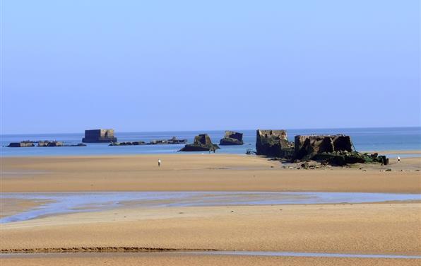 Plages du Débarquement près de l'Hôtel restaurant La Taverne des deux Augustins, hôtel 2 étoiles, hôtel de charme, restaurant traditionnel, brasserie, hôtel bord de mer à Etretat, Seine Maritime, Normandie