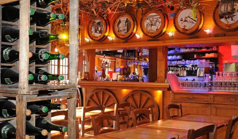 HOTEL ** RESTAURANT